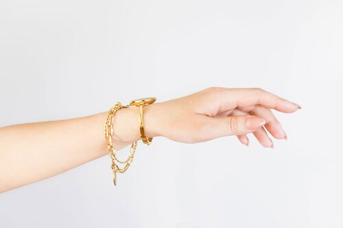 How to choose the perfect gold bracelet for your style